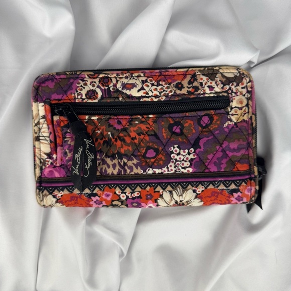 Vera Bradley Turn Lock - Zip around Wallet - RoseWood - Good Condition - Picture 16 of 16